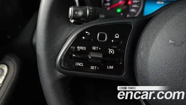 Mercedes-Benz C-Class 2019 — Photo 21/30