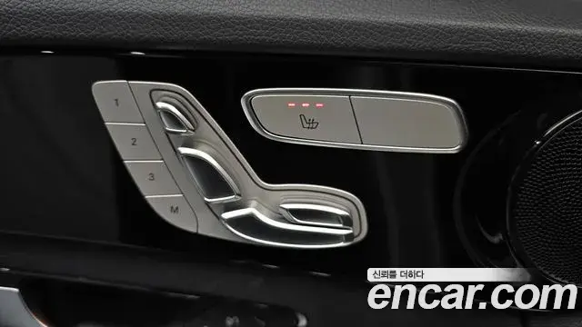 Mercedes-Benz C-Class 2019 — Photo 1/30