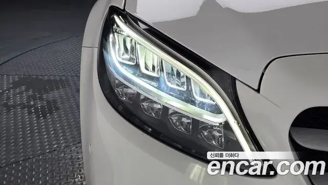 Mercedes-Benz C-Class 2019 — Photo 5/30