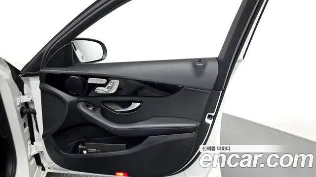 Mercedes-Benz C-Class 2019 — Photo 23/30