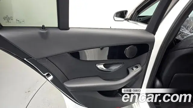 Mercedes-Benz C-Class 2019 — Photo 6/30
