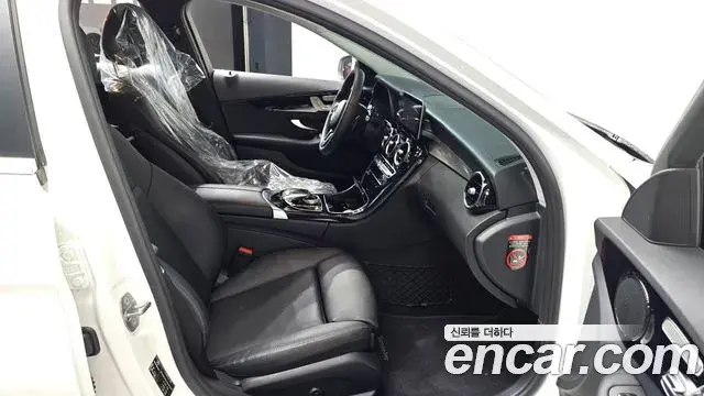Mercedes-Benz C-Class 2019 — Photo 11/30