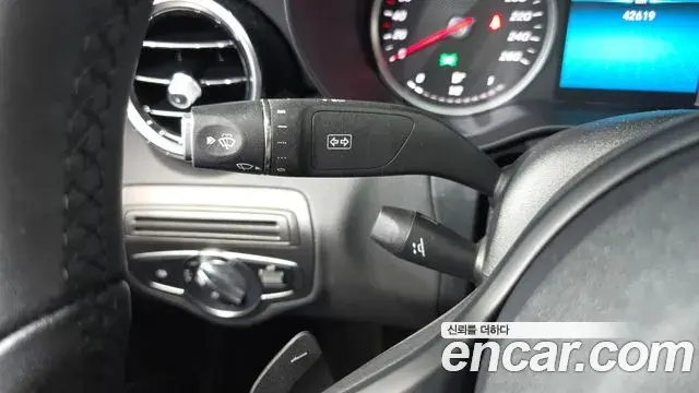 Mercedes-Benz C-Class 2019 — Photo 9/30