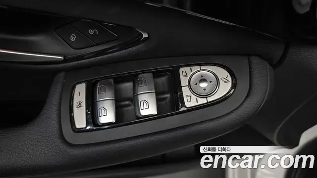 Mercedes-Benz C-Class 2019 — Photo 24/30
