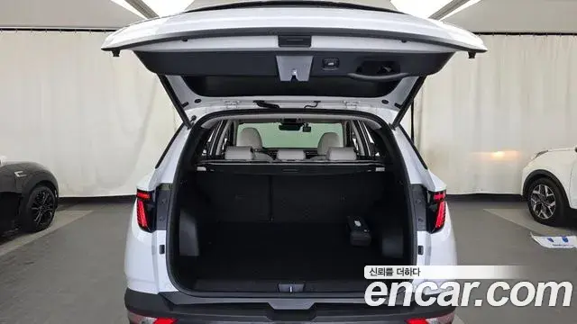 Hyundai Tucson Hybrid 2023 — Photo 18/34