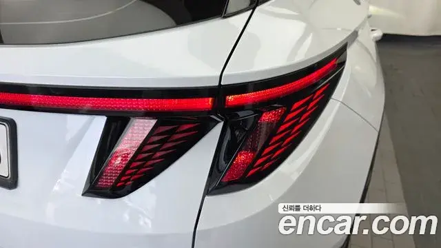 Hyundai Tucson Hybrid 2023 — Photo 21/34
