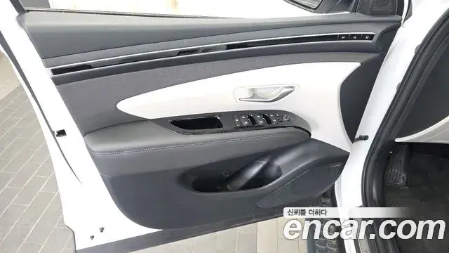 Hyundai Tucson Hybrid 2023 — Photo 14/34