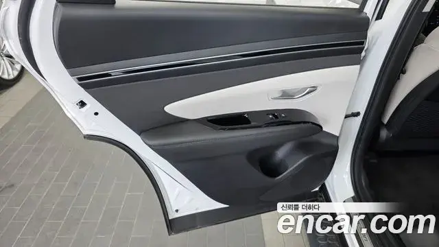 Hyundai Tucson Hybrid 2023 — Photo 7/34