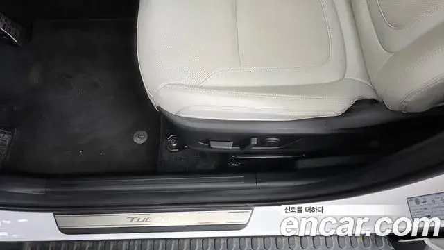 Hyundai Tucson Hybrid 2023 — Photo 8/34