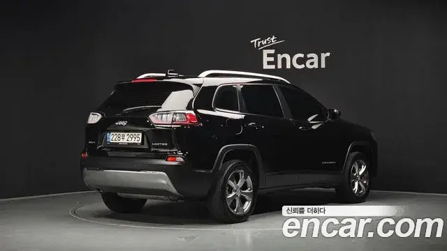 Jeep Cherokee 2021 — Фото 2/20