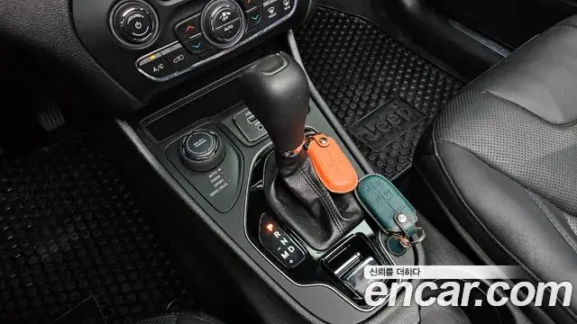 Jeep Cherokee 2021 — Фото 8/20
