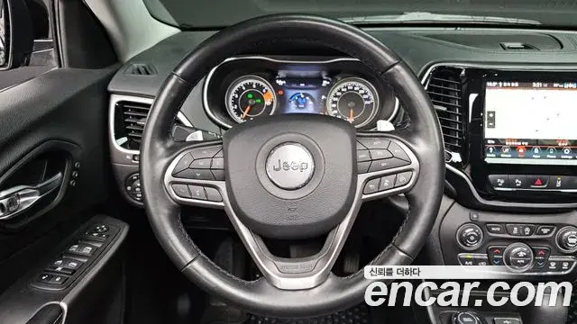 Jeep Cherokee 2021 — Фото 13/20