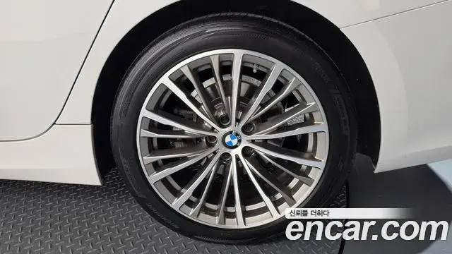 BMW 3 Series 2021 — Şəkil 33/36