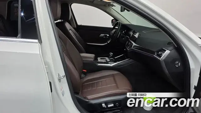 BMW 3 Series 2021 — Şəkil 18/36