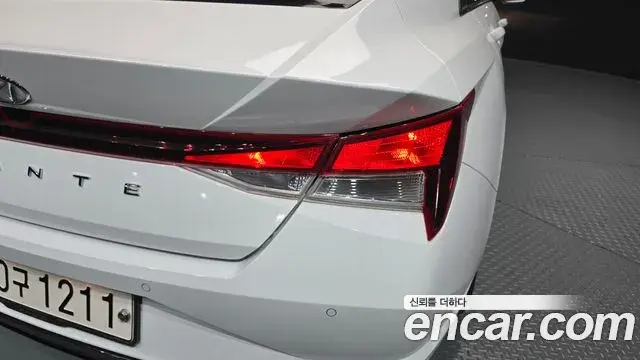 Hyundai The New Avante Hybrid 2022 — ფოტო 23/31