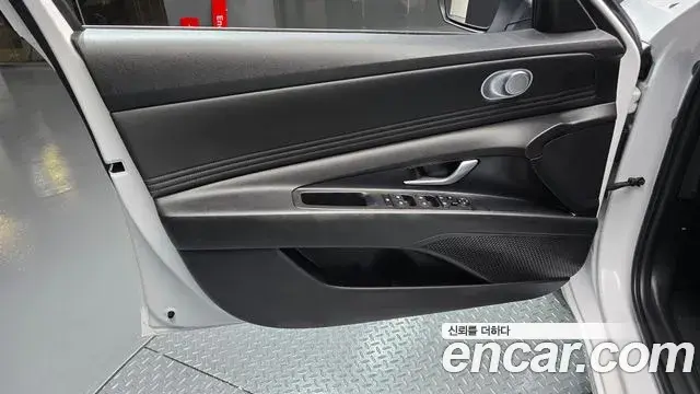 Hyundai The New Avante Hybrid 2022 — ფოტო 15/31