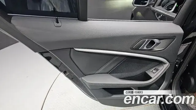 BMW 1 Series 2022 — ფოტო 21/30