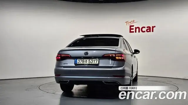 Volkswagen Jetta 2021 — ფოტო 8/35