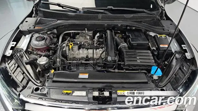 Volkswagen Jetta 2021 — ფოტო 20/35
