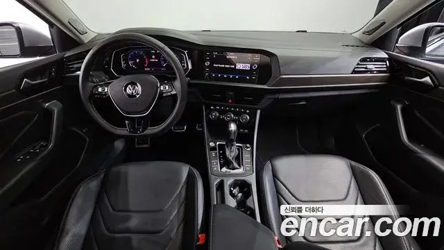 Volkswagen Jetta 2021 — ფოტო 16/35