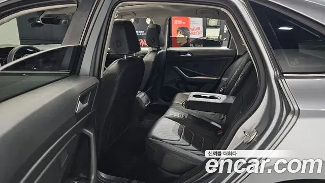 Volkswagen Jetta 2021 — ფოტო 4/35