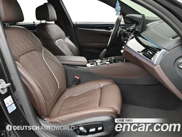 BMW 5 Series 2023 — Фото 10/20