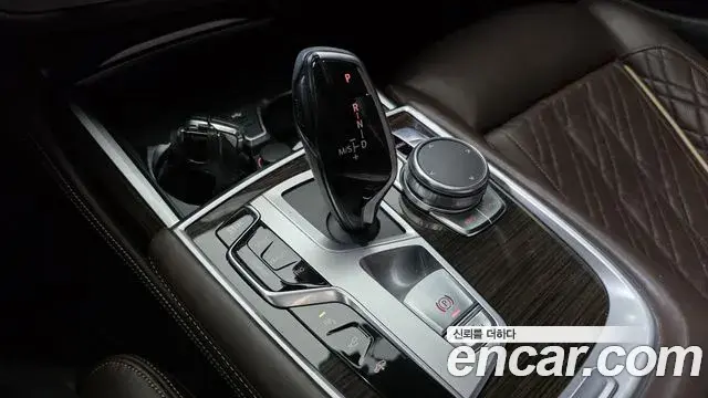 BMW 7 Series 2019 — Фото 9/20