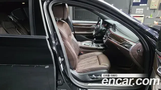 BMW 7 Series 2019 — Фото 11/20
