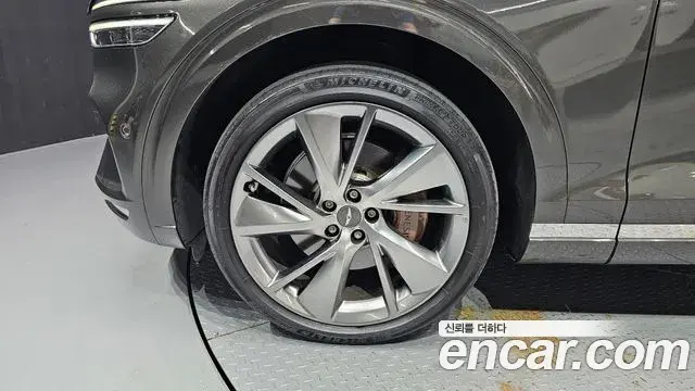 Genesis GV70 2023 — Photo 17/34