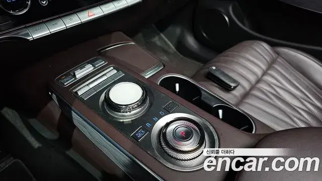 Genesis GV70 2023 — Photo 14/34