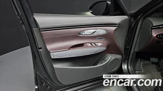 Genesis GV70 2023 — Photo 13/34