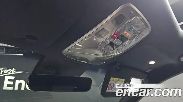 Genesis GV70 2023 — Photo 28/34