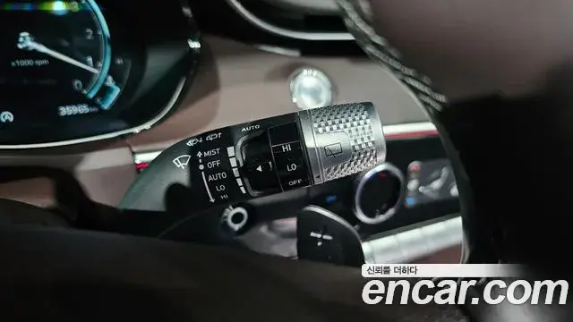 Genesis GV70 2023 — Photo 15/34