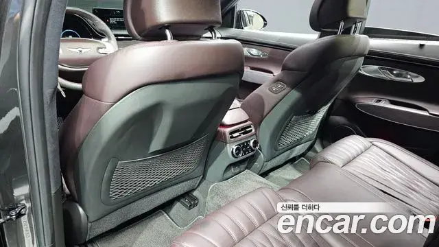 Genesis GV70 2023 — Photo 29/34