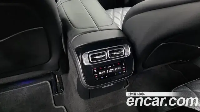 Mercedes-Benz S-Class 2022 — Photo 24/36