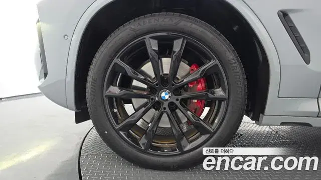 BMW X4 2025 — ფოტო 34/38