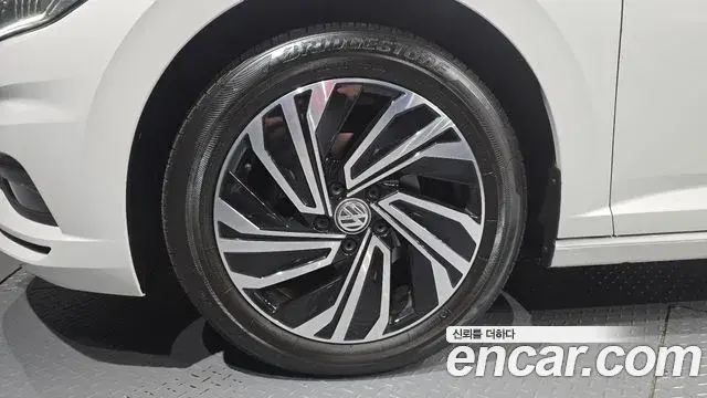 Volkswagen Jetta 2020 — Şəkil 15/31