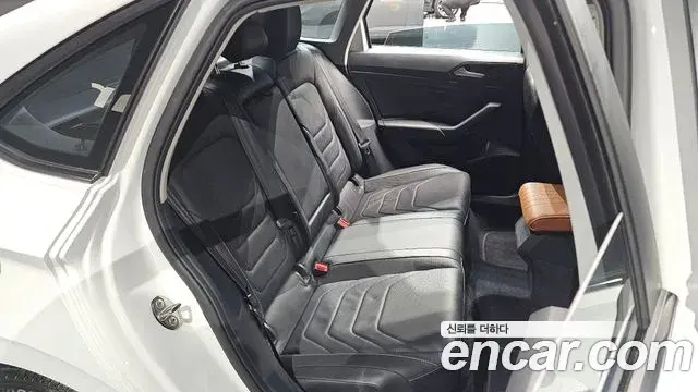 Volkswagen Jetta 2020 — Şəkil 19/31