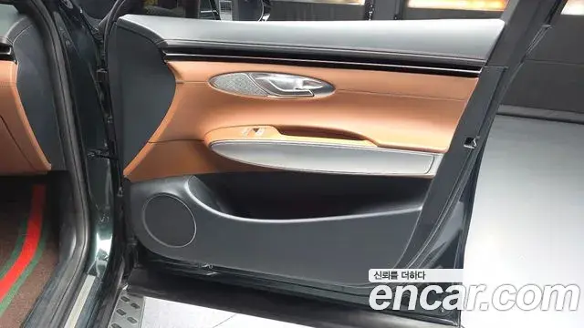 Genesis GV70 2021 — ფოტო 32/34