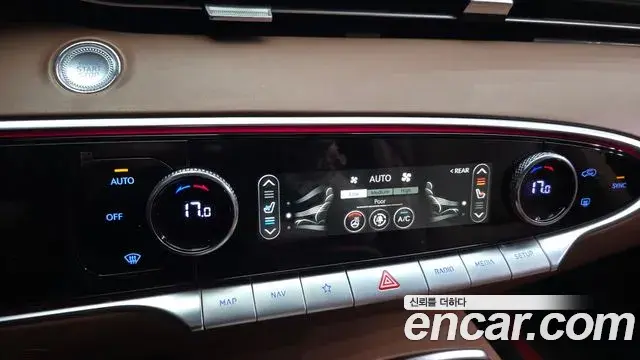 Genesis GV70 2021 — ფოტო 18/34