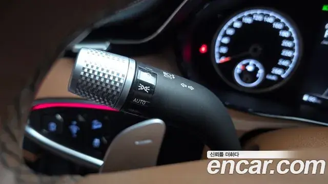 Genesis GV70 2021 — ფოტო 23/34