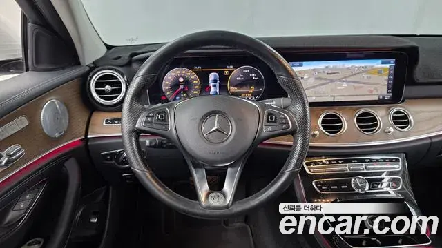 Mercedes-Benz E-Class 2018 — Фото 13/20