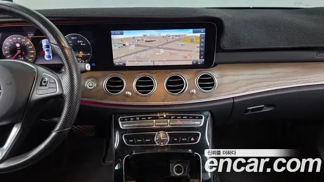 Mercedes-Benz E-Class 2018 — Фото 14/20