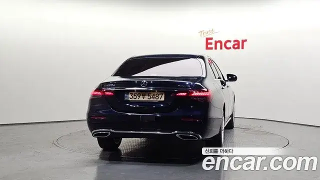 Mercedes-Benz E-Class 2021 — ფოტო 15/20