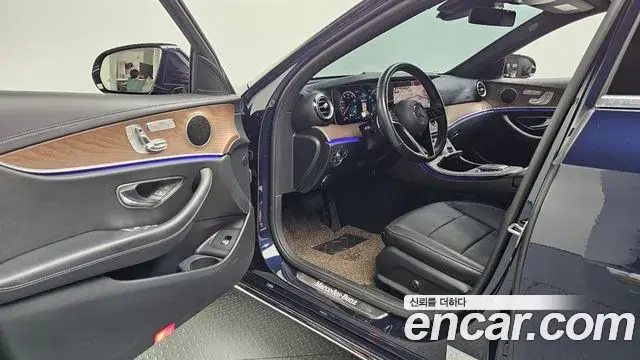 Mercedes-Benz E-Class 2021 — ფოტო 20/20