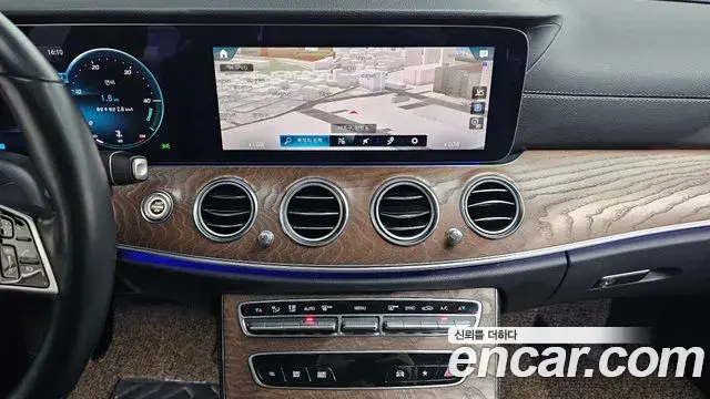 Mercedes-Benz E-Class 2021 — ფოტო 13/20