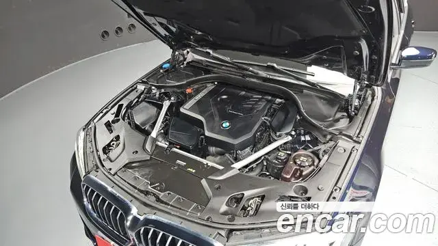 BMW 5 Series 2021 — ფოტო 19/32