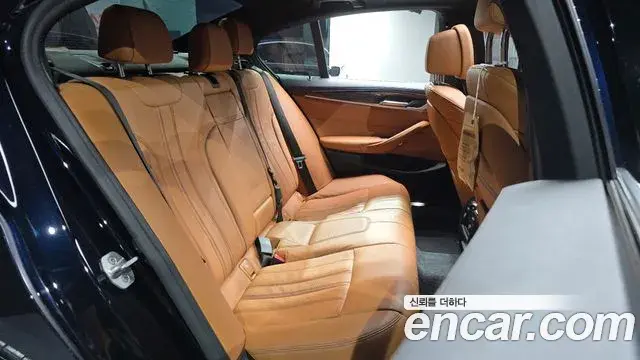 BMW 5 Series 2021 — ფოტო 16/32