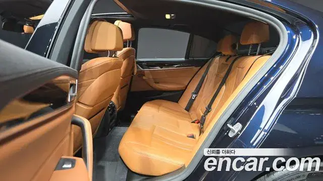 BMW 5 Series 2021 — ფოტო 23/32