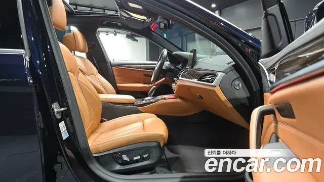BMW 5 Series 2021 — ფოტო 22/32
